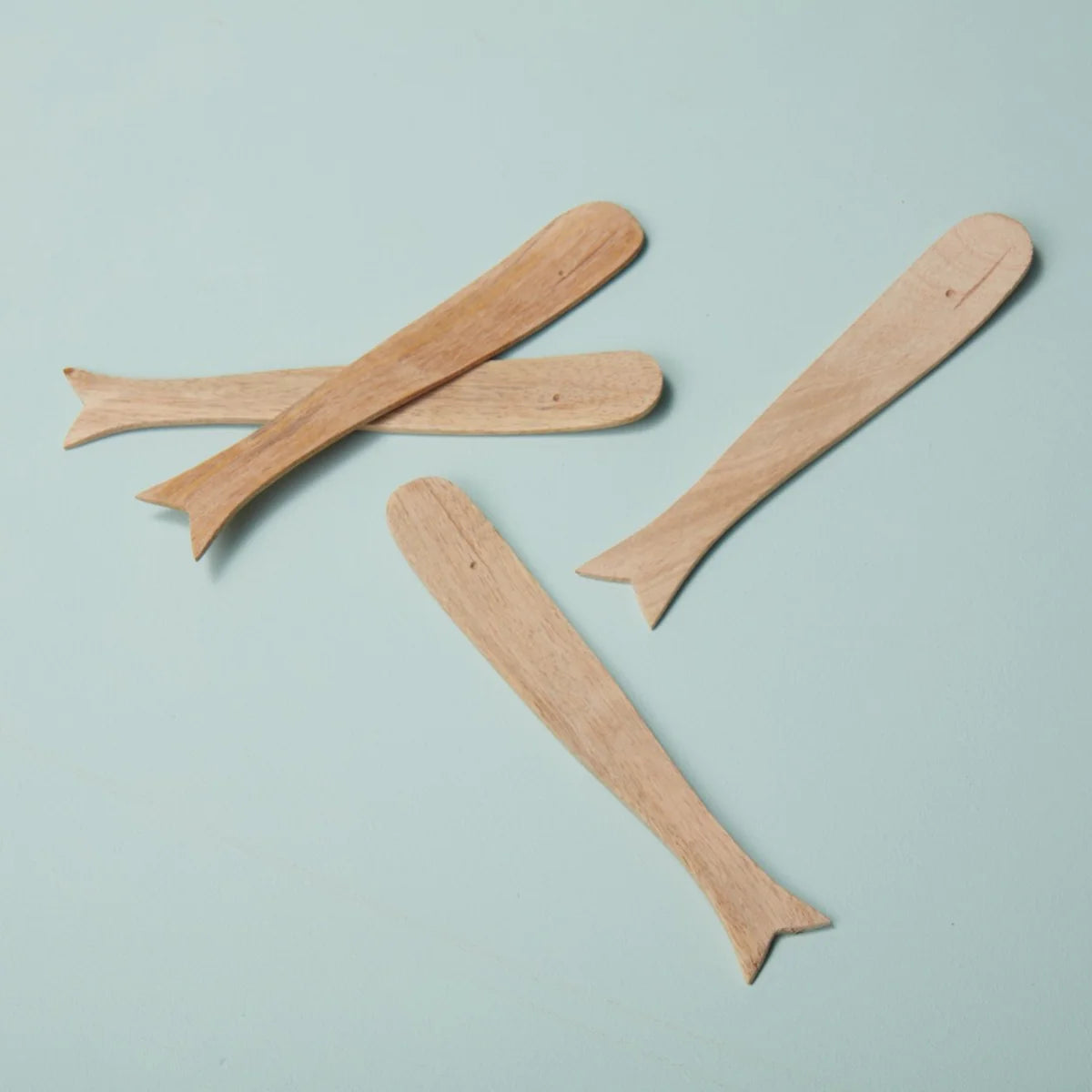 Four whale-shaped spreaders from Be Home displayed on a light blue background.