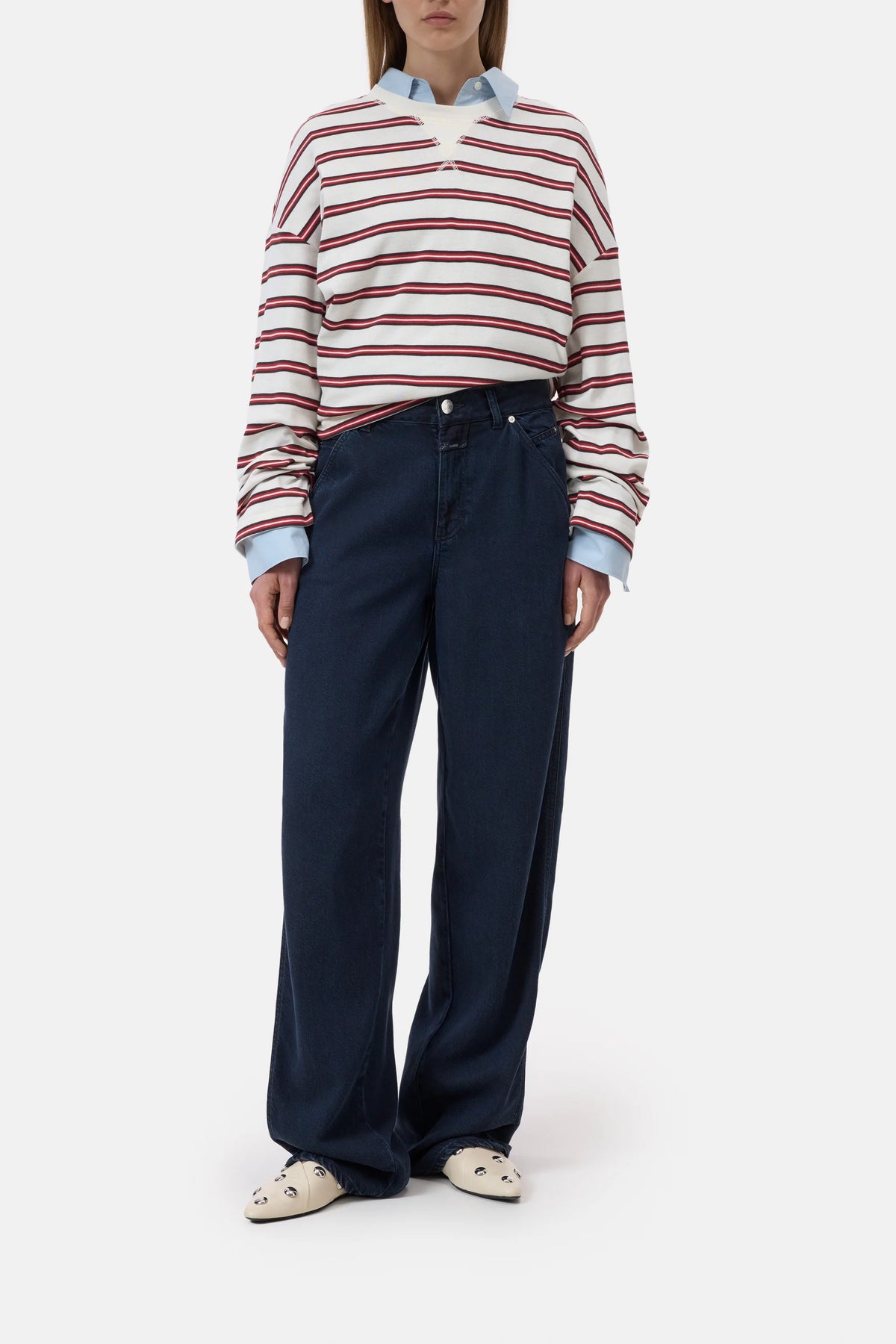 Ivory crewneck longsleeve from CLOSED styled with blue wide-leg jeans and cream loafers, casual modern look.