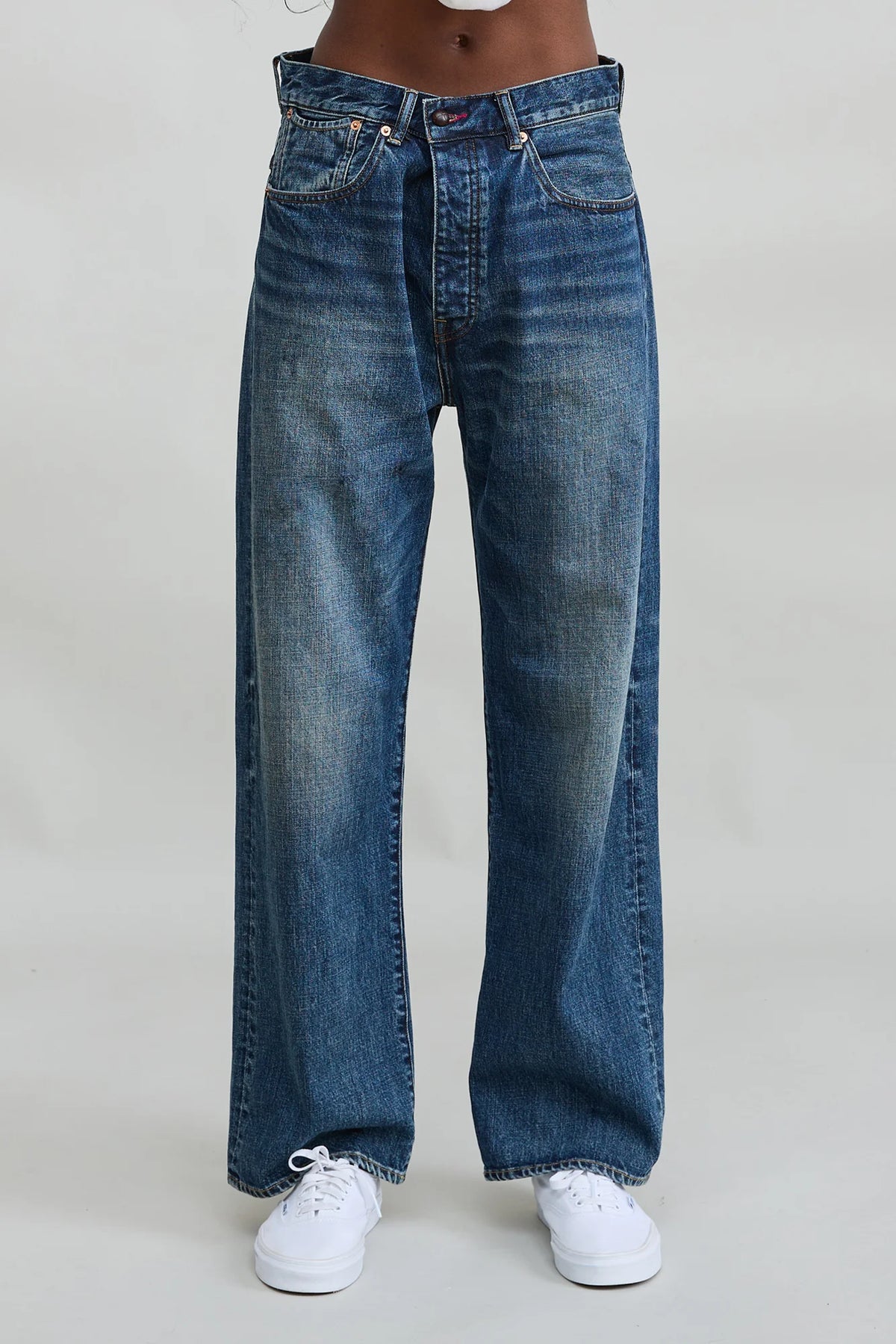 Denimist ALLFIT JEAN with white sneakers, casual style against a light neutral background.