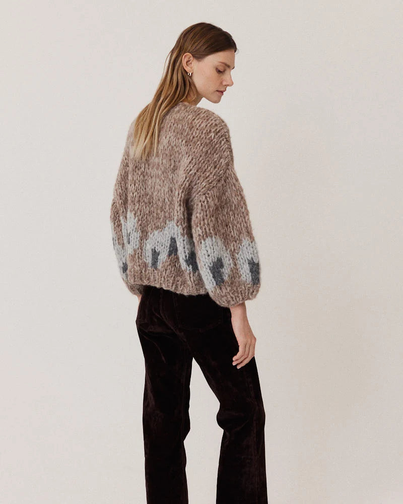 Maiami Fleecy Alpaca Intarsia Bomber Cardi in brown with a grey abstract hem motif worn by a woman.