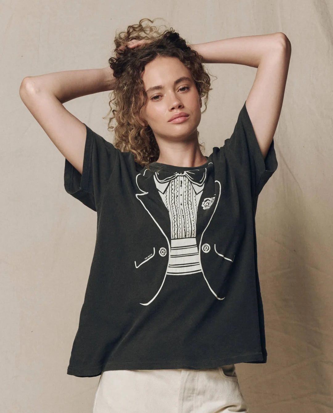 The Boxy Crew top by The Great Inc. in a relaxed boardwalk-inspired style, modeled with arms raised.