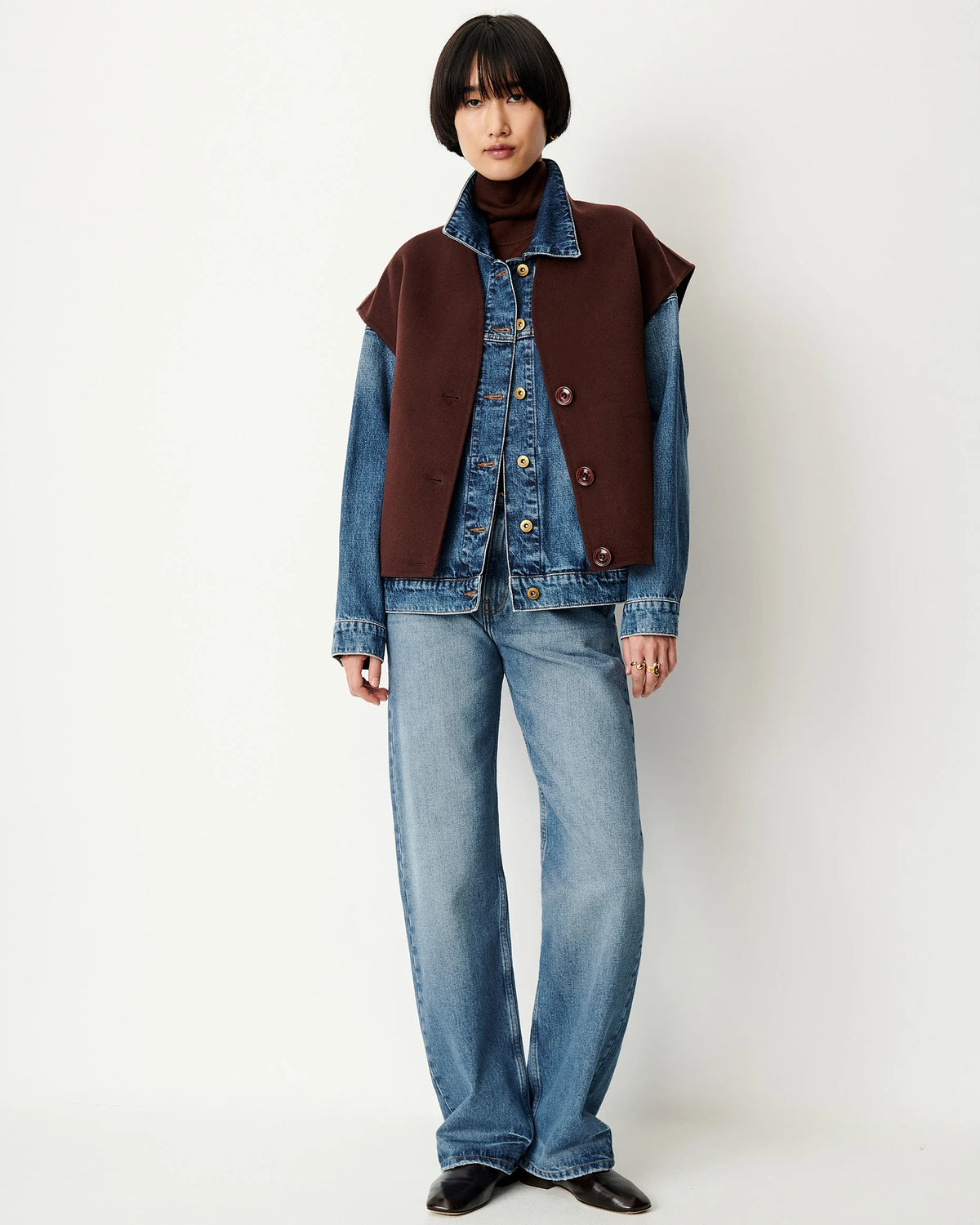 Sessun HELSPARK brown sleeveless jacket with a shawl collar styled in a layered outfit.