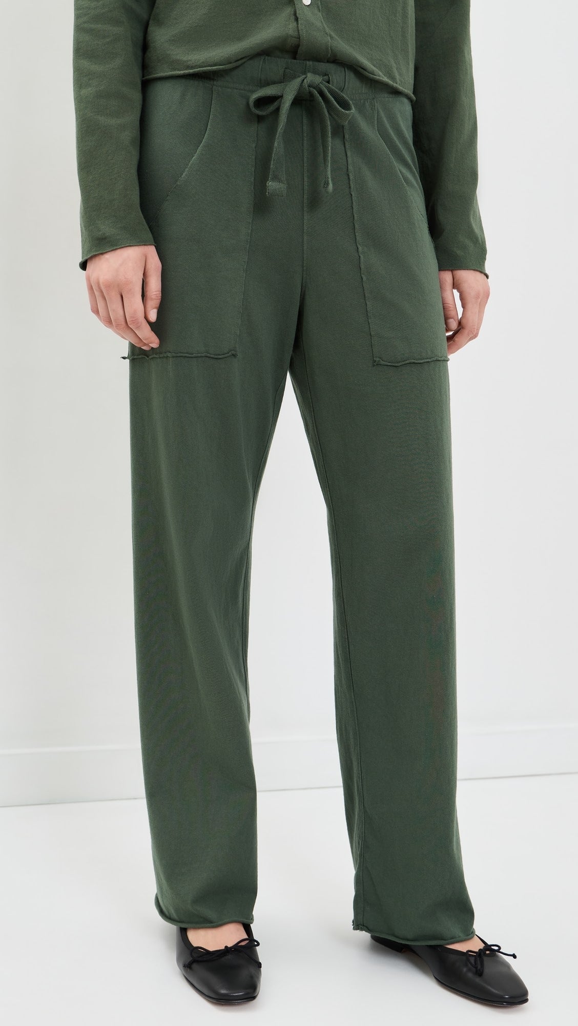 Frank & Eileen HJ Penny Patch Pocket pants in a loose fit, styled with black flats and a matching top.