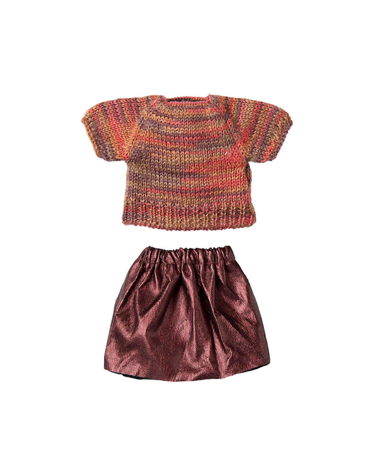 The Maileg "Skirt and knitted blouse, Mum mouse" set features a multicolored short-sleeve knit top and a shiny pink skirt, designed as charming mouse clothes and displayed on a white background.